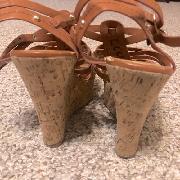 Nude Strappy Two Buckle Clasp Summer Wedge Sandals Size 8 - Picture 3 of 4